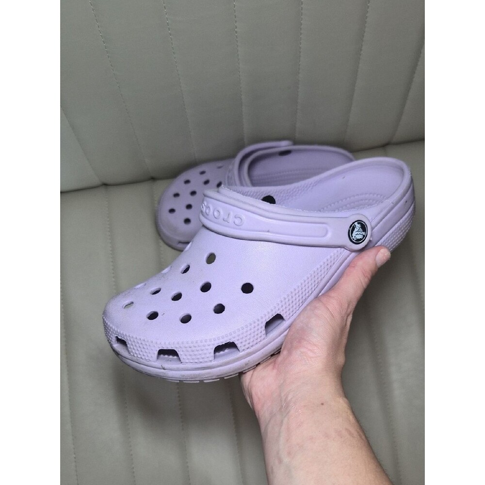 CROCS Classic Clog in Light Lavender 7 Womens
